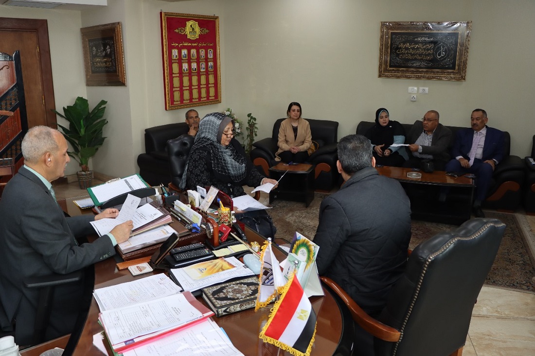 السكرتير العام يناقش تنفيذ مشروعات الصرف المُغطى